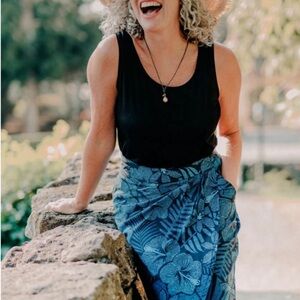 RipSkirt size medium, length 3, Maui moonlight color, new with tags